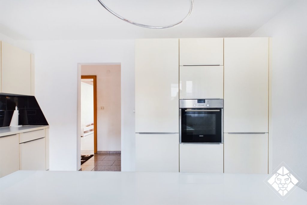 Ruhige Innenstadtlage mit Bahnhofsnähe – 3-Zimmer-Wohnung mit Garage und 4 % Mietrendite – Foto 3