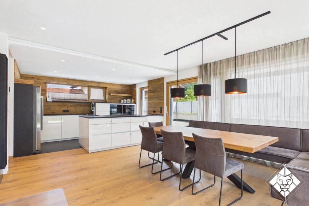 Außergewöhnliches Architektenhaus mit showroomartiger Tiefgarage und repräsentativem Bürobereich in Sistrans – Foto 3