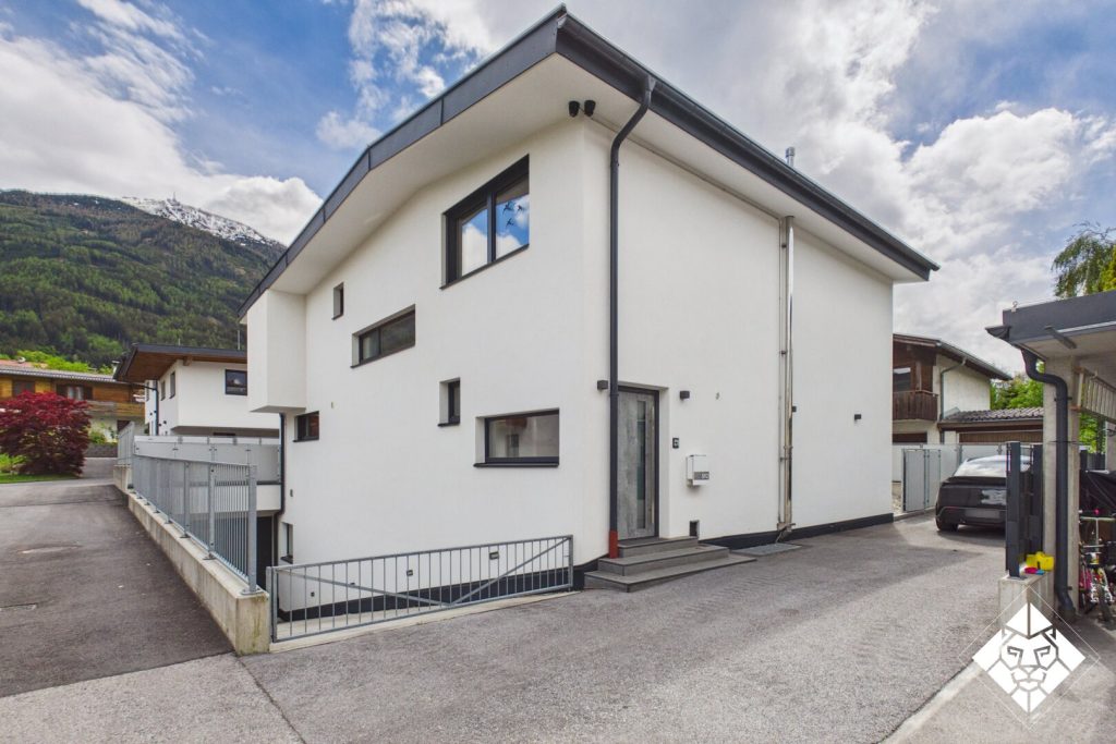 Außergewöhnliches Architektenhaus mit showroomartiger Tiefgarage und repräsentativem Bürobereich in Sistrans – Foto 2