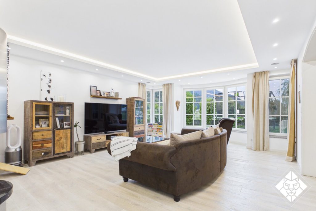 Ein Anwesen, das Maßstäbe setzt – Luxusvilla mit Pool zu kaufen! – Foto 3