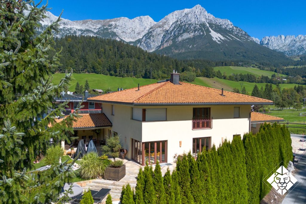Alpine Exklusivität im toskanischen Stil – Wohnen am Wilden Kaiser – Foto 2