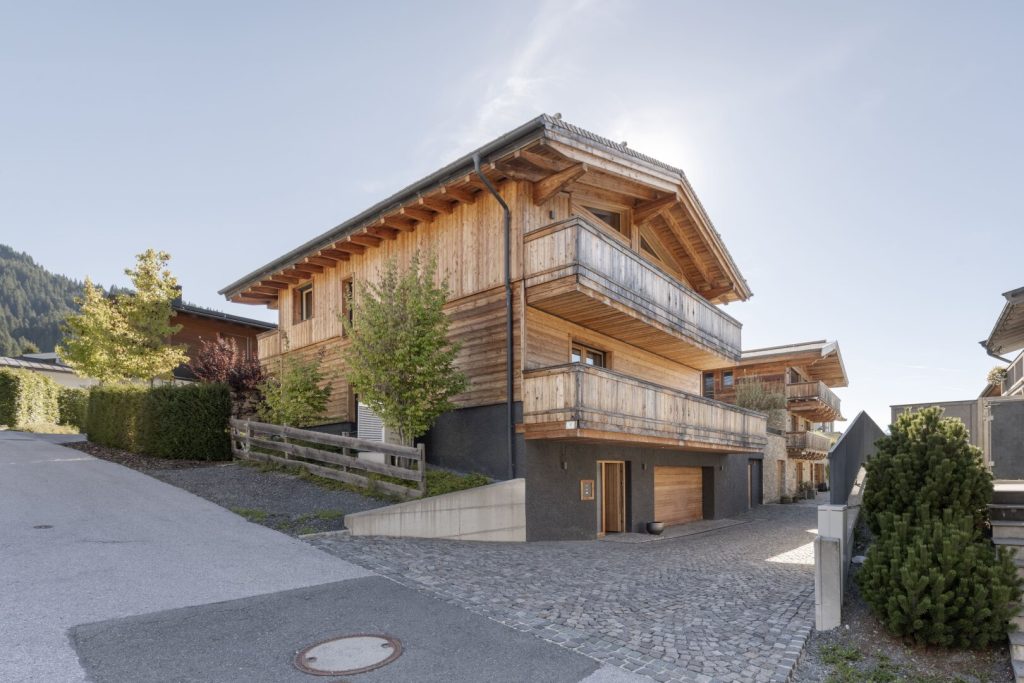 Alpine Eleganz trifft majestätische Aussicht – Exklusives Luxus-Chalet mit Panoramablick – Foto 3