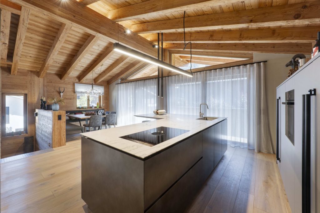 Alpine Eleganz trifft majestätische Aussicht – Exklusives Luxus-Chalet mit Panoramablick – Foto 5
